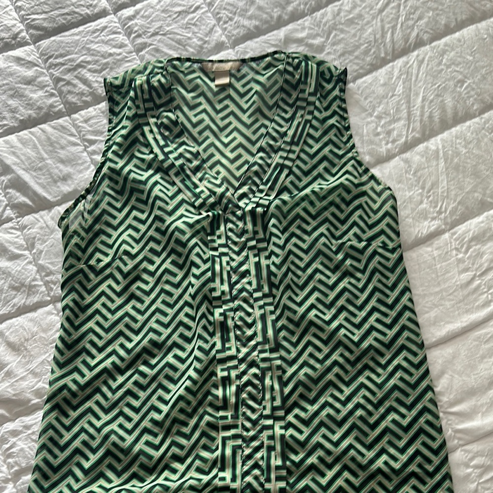 Sleavless Banana Republic size Medium blouse